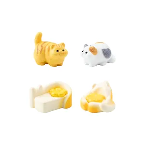 Miniatur-Set mit süßen Katzenfiguren und Puppenhausmöbeln für DIY-Tischdeko-Ornamente