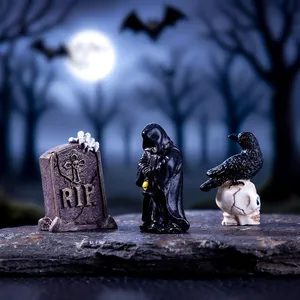 Ensemble de figurines miniatures Halloween avec tombeau faucheuse et corbeau sur crâne