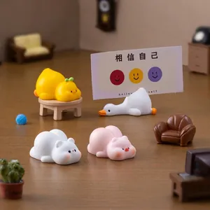 Süße Miniatur-Tierfiguren mit Kartenhalter für den Schreibtisch oder Puppenhausdeko