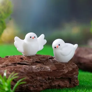 Paire de jolies figurines d'oiseaux blancs miniatures pour accessoires de déco de jardin