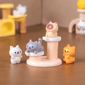 Statuetta in Resina Miniatura Tiragraffi Orecchini Gattino per Micro Paesaggio Casa delle Bambole Fai da Te Decorazione