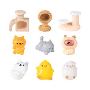 Collezione di tiragraffi per gatti e statuine di animali in resina per decorazioni fai-da-te