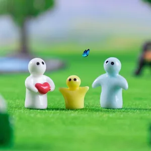 Ensemble de figurines minimalistes pour décoration de jardin féerique et paysage.