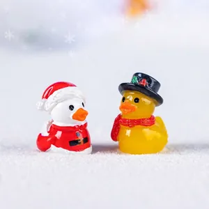 Niedliche Weihnachts-Mini-Entenfiguren-Set mit Weihnachtsmütze und Schal für DIY-Deko