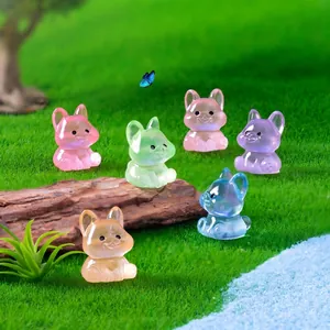 6er-Set bunte, im Dunkeln leuchtende Mops-Figuren aus Harz für die Mikrolandschaft