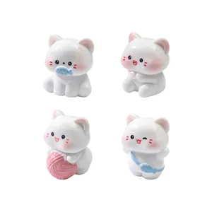 Set van 4 schattige witte miniatuur kattenbeeldjes voor microlandschap en tuindecoratie.