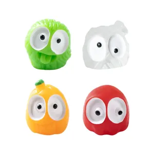 Set van vier kleurrijke Halloween miniatuur spookfiguurtjes voor micro-landschappen.