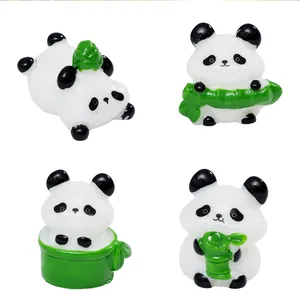 Set di quattro graziose figurine di panda in miniatura con bambù verde per decorazioni