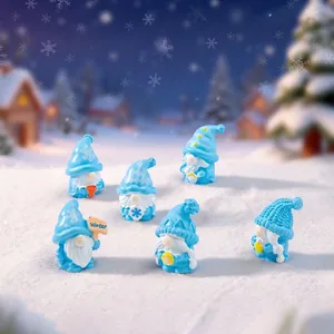 Set di sei graziose statuette di gnomi invernali blu per decorazioni natalizie fai da te