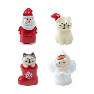 Set di graziose statuette natalizie in miniatura con Babbo Natale e gatti per decori