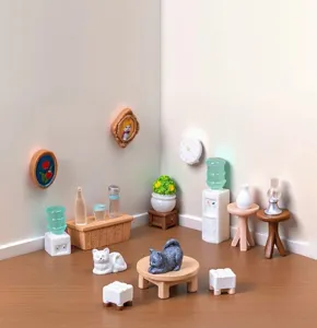 Gedetailleerde scène van miniatuur poppenhuismeubels met waterdispenser en kattenfiguren