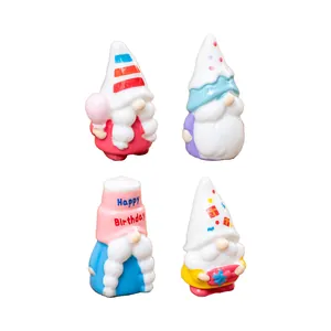 Set di 4 graziose miniature di gnomi di compleanno in resina per decorazioni fai-da-te