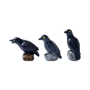 Set mit 3 realistischen schwarzen Miniatur-Krähenfiguren auf Steinen für Haus und Garten.