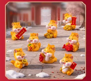 8er Set süße goldene Pferdefiguren mit chinesischen Neujahrssymbolen in festlicher Szene.
