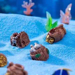 Miniature underwater treasure chest and broken pot aquarium decoration for micro landscape.