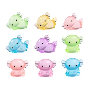 Raster mit neun bunten, leuchtenden Glitzer-Axolotl-Mini-Charms für DIY-Mikrolandschaftsdeko
