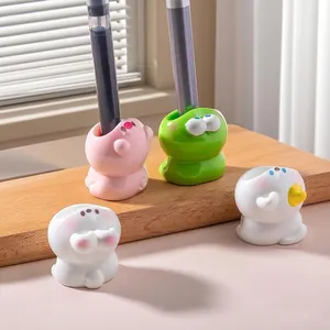 Set di portapenne creativi e statuette di animali carini per scrivania