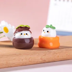 Due graziose figurine di pulcini a tema frutta per decorazione scrivania e fai-da-te