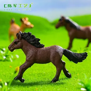Figurine miniature de cheval brun au galop pour la décoration de micro-paysages