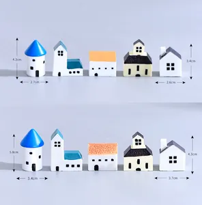 Vergelijking van maten voor mediterrane miniatuur kasteel en kerk mos decoraties