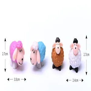 Set di quattro statuette di pecore in miniatura per paesaggio di muschio con misure