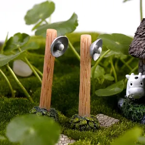Coppia di lampioni stradali in miniatura vintage in resina per decorazioni di giardini fatati