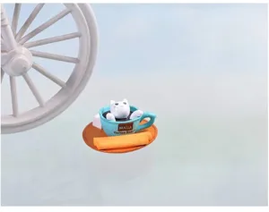 Gedetailleerd zicht op een miniatuur kattenbeeldje in een blauwe koffiekop voor landschap