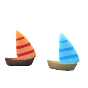 Ensemble de deux voiliers miniatures méditerranéens pour décoration de paysage