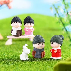 Figurine Coppia Nonni in Abito Invernale Ornamenti Micro Paesaggio DIY Muschio Miniatura Giardino delle Fate Decorazione Statua Vecchia Coppia