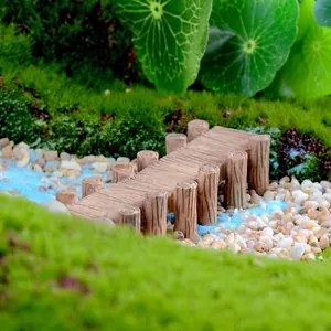 Figurina di Ponte a Ceppo di Resina in Miniatura Trama in Legno Piccolo Corridoio Molo per Muschio Micropaesaggio Fai da Te Accessori Decorazione