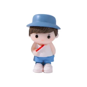 Figurine de garçon miniature avec aubépines confites pour paysage DIY et gâteaux
