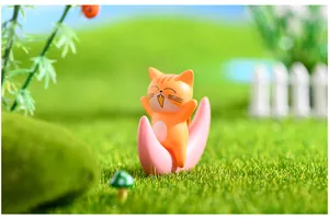 Simpatica statuina di gatto arancione su luna rosa per decorazioni micro paesaggio fai-da-te.