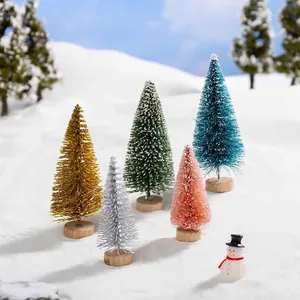 Mini árboles de Navidad coloridos con efecto nieve para decoración de micropaisajes
