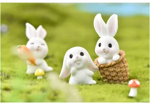 Lindos adornos de resina de conejo blanco en miniatura para decoración de jardín de hadas.