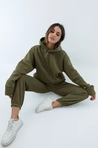 Premium tweedelige set voor dames met olijfgroene fleece hoodie en joggingbroek