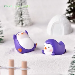 Figurine di pinguini in resina per decorazione di micro paesaggi di muschio invernale