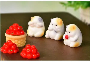 Lot de trois figurines de hamsters miniatures en résine avec panier de fruits de bureau