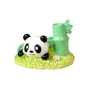 Figurine en résine de panda sur herbe verte avec bambou pour paysage de jardin miniature
