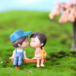 Romantische Zoenende Paar Beeldjes Micro Landschap Ornament PVC Miniatuur Fee Tuin Accessoires Auto Interieur Huis Decoratie