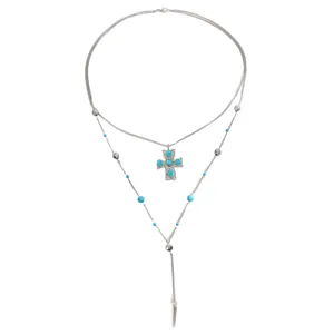 Collana bohémien multistrato vintage con perline turchesi e ciondolo a croce argento