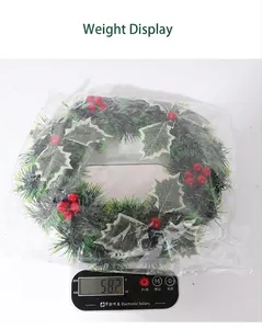Détail montrant le poids de 58,2g de la couronne de Noël artificielle dans son emballage