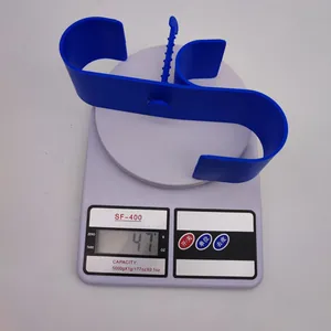 Detailed weight measurement showing 47g for the blue plastic swimming pool pipe hook.