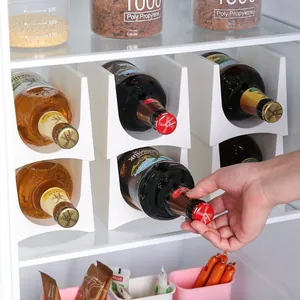 Stapelbarer weißer Flaschenhalter aus Kunststoff für den Kühlschrank