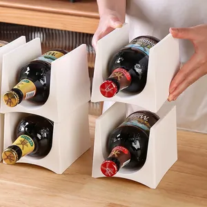 Stapelbares minimalistisches weißes Weinregal aus Kunststoff für Dosen in der Küche