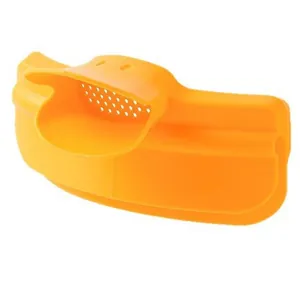 Orangegelbes Enten-Silikonsieb zum Aufstecken auf den Topfrand für einfaches Abgießen