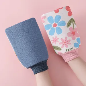 Peeling-Handschuh-Set mit Blumenmuster und blauem, strukturiertem Massagegewebe
