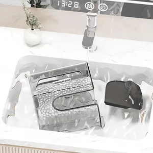 Caja de pañuelos gris transparente impermeable de lujo que se enjuaga en un lavabo