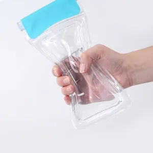 Hochtransparente wasserdichte Handyhülle zum Schwimmen mit blauem Verschluss