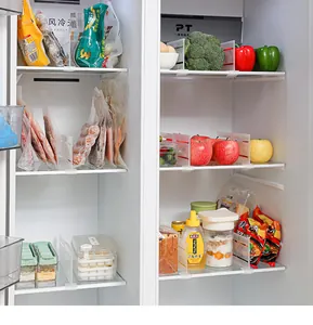 Divisores ajustables de estantes de refrigerador que organizan comida en la nevera