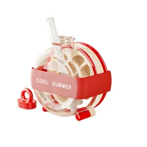 Botella redonda portátil para hacer cubitos de hielo con correa roja y texto "Cool Summer" impreso.